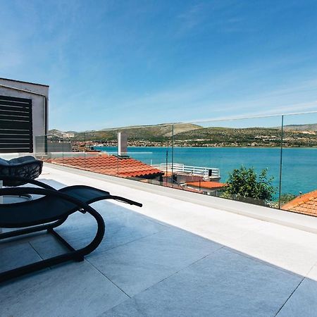 Villa Magna - Seaside Villa With Pool And Sauna Трогир Экстерьер фото