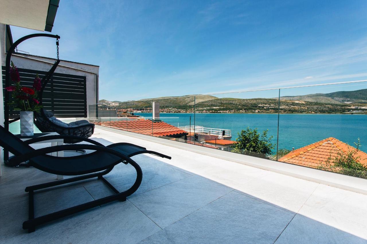 Villa Magna - Seaside Villa With Pool And Sauna Трогир Экстерьер фото